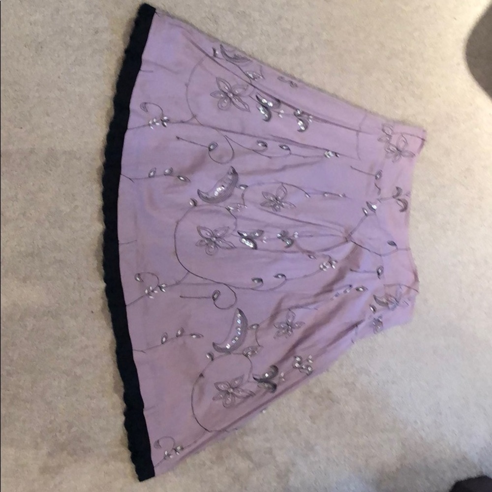 Cotton skirt with beads.